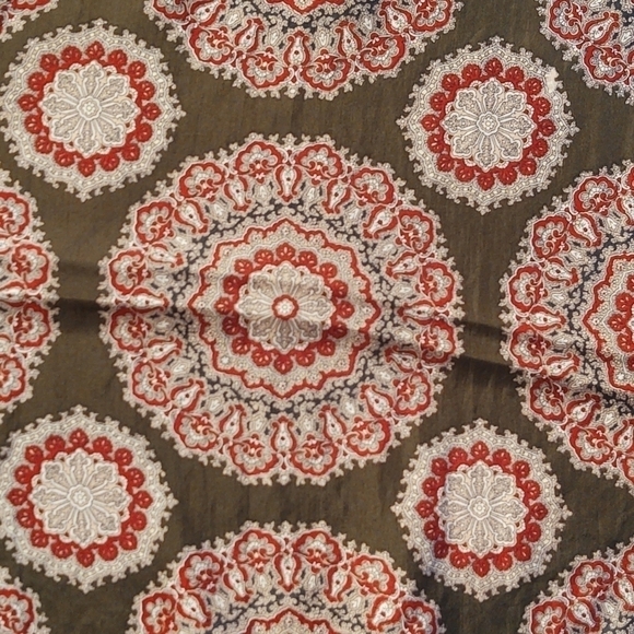 Vintage by Damon Hand rolled Silk Floral Medallion Gray Scarf - Picture 2 of 5